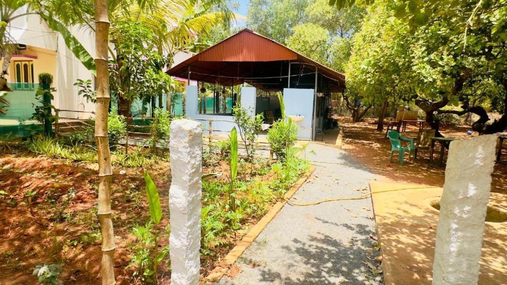 Lotus Garden Guest House Auroville Exterior foto