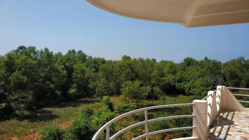 Lotus Garden Guest House Auroville Exterior foto